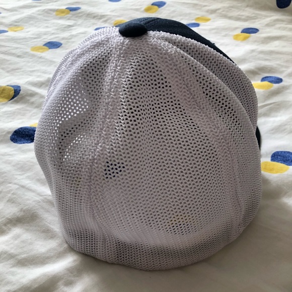 🎉🎉NWT Flexfit Cap - Picture 3 of 9